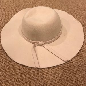 Floppy hat